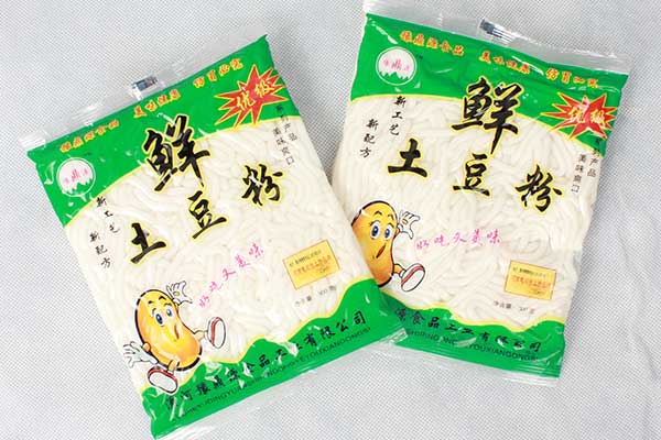 土豆粉真空机可以采用塑料复合膜、塑料铝箔复合膜等材质为包装材料